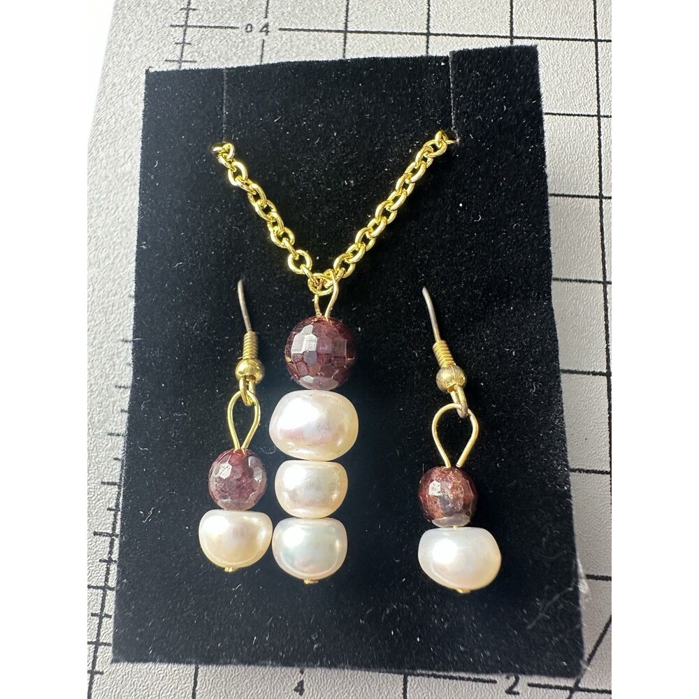 Gold Tone Natural Faceted Garnet Freshwater Pearl Necklace And Earrings Set 18”